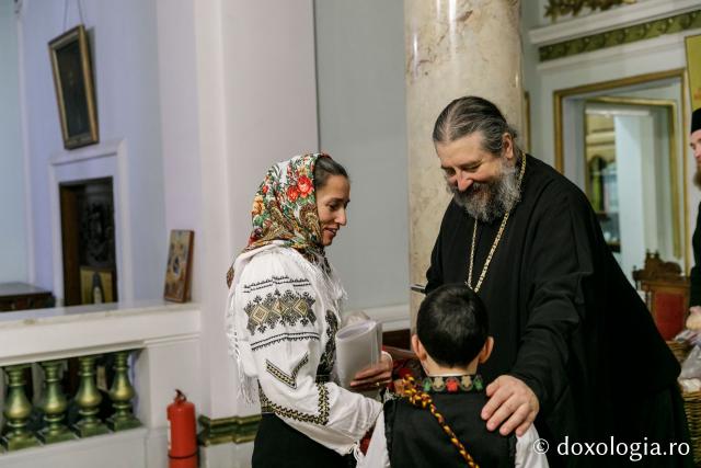 (Foto) Parohia Șerbești – Colindători la Reședința Mitropolitană 2021