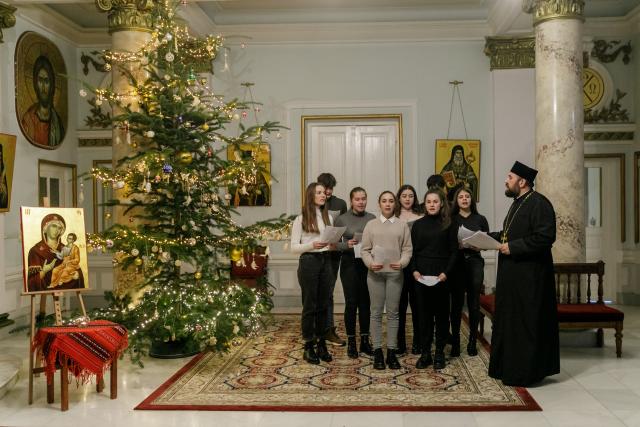 (Foto) Parohia Tungujei – Colindători la Reședința Mitropolitană 2021