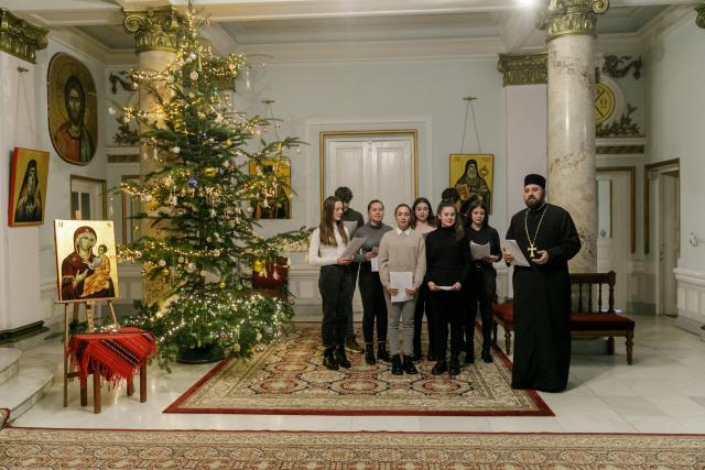 (Foto) Parohia Tungujei – Colindători la Reședința Mitropolitană 2021