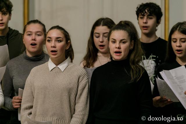 (Foto) Parohia Tungujei – Colindători la Reședința Mitropolitană 2021