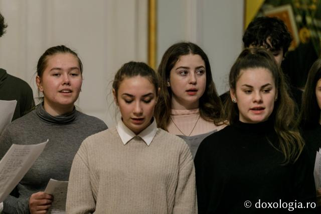 (Foto) Parohia Tungujei – Colindători la Reședința Mitropolitană 2021