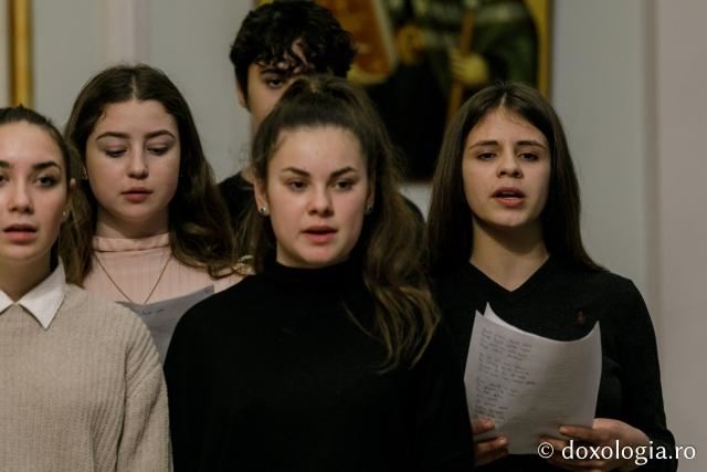 (Foto) Parohia Tungujei – Colindători la Reședința Mitropolitană 2021