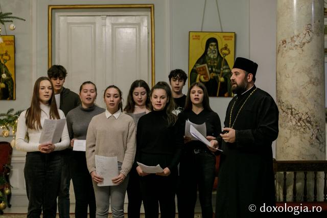 (Foto) Parohia Tungujei – Colindători la Reședința Mitropolitană 2021
