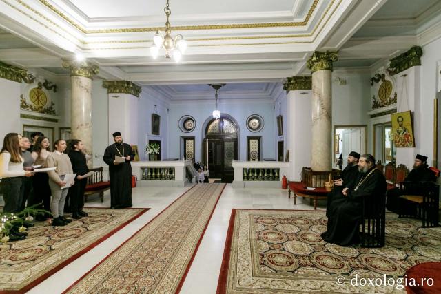 (Foto) Parohia Tungujei – Colindători la Reședința Mitropolitană 2021