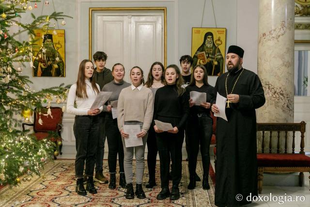 (Foto) Parohia Tungujei – Colindători la Reședința Mitropolitană 2021