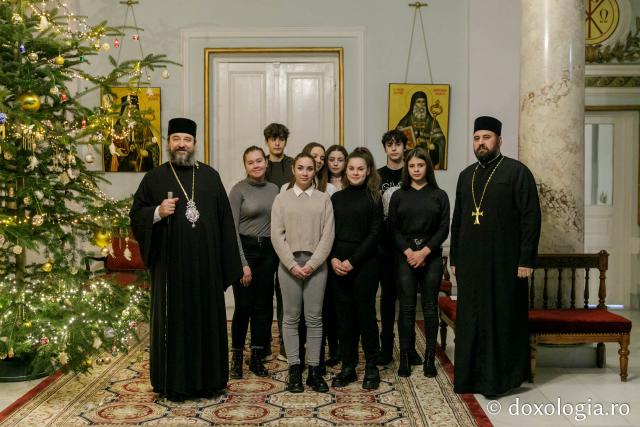 (Foto) Parohia Tungujei – Colindători la Reședința Mitropolitană 2021