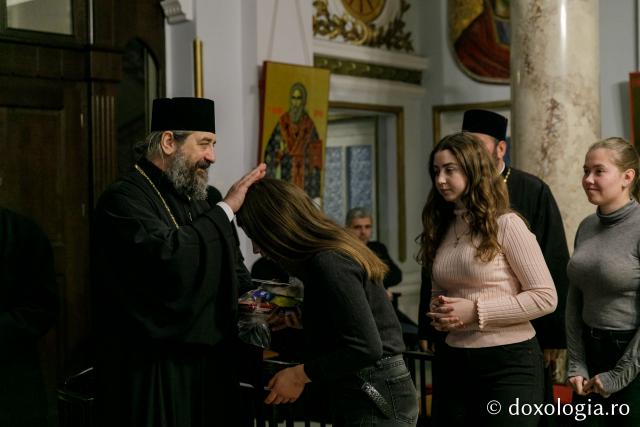 (Foto) Parohia Tungujei – Colindători la Reședința Mitropolitană 2021