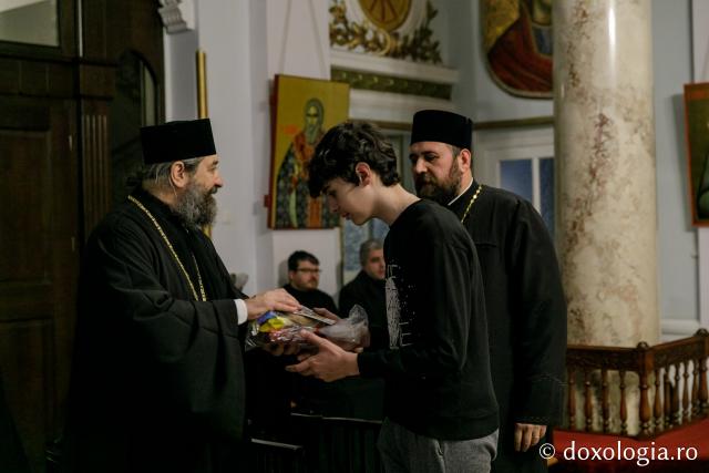 (Foto) Parohia Tungujei – Colindători la Reședința Mitropolitană 2021