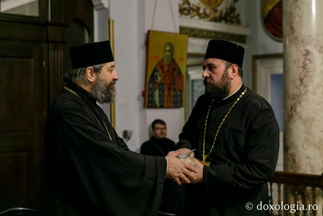 (Foto) Parohia Tungujei – Colindători la Reședința Mitropolitană 2021