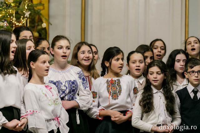 (Foto) Parohia Moșna – Colindători la Reședința Mitropolitană 2021