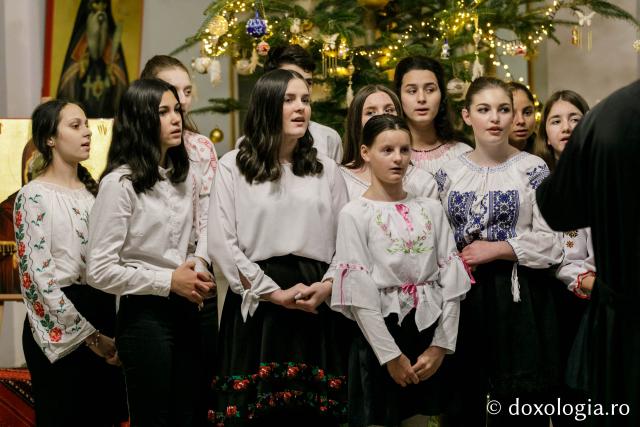 (Foto) Parohia Moșna – Colindători la Reședința Mitropolitană 2021