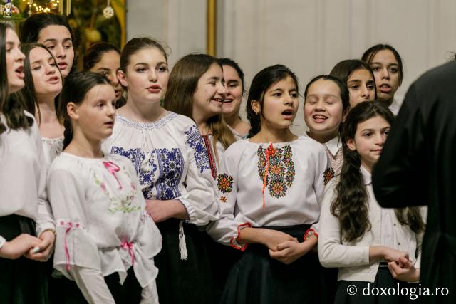 (Foto) Parohia Moșna – Colindători la Reședința Mitropolitană 2021