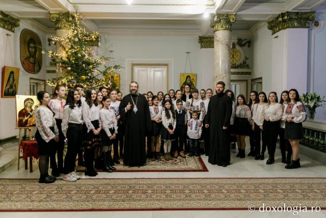 (Foto) Parohia Moșna – Colindători la Reședința Mitropolitană 2021