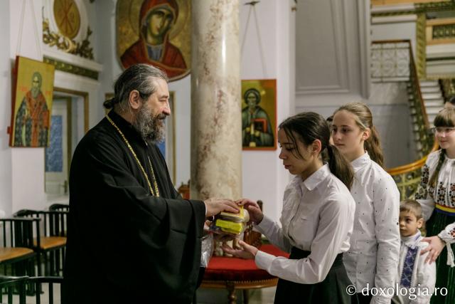 (Foto) Parohia Moșna – Colindători la Reședința Mitropolitană 2021