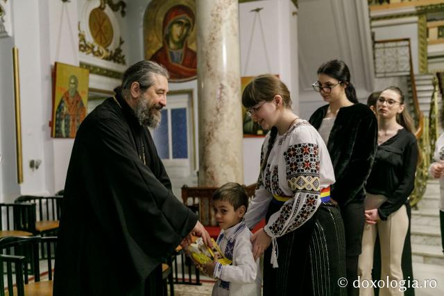 (Foto) Parohia Moșna – Colindători la Reședința Mitropolitană 2021