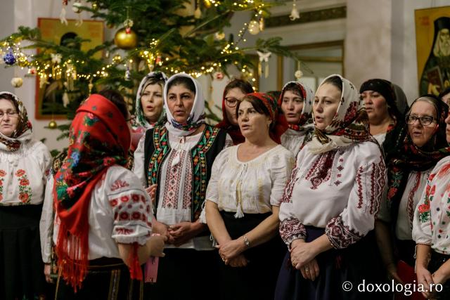 (Foto) Parohia Cozmești – Colindători la Reședința Mitropolitană 2021