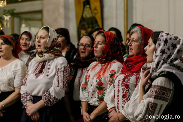 (Foto) Parohia Cozmești – Colindători la Reședința Mitropolitană 2021