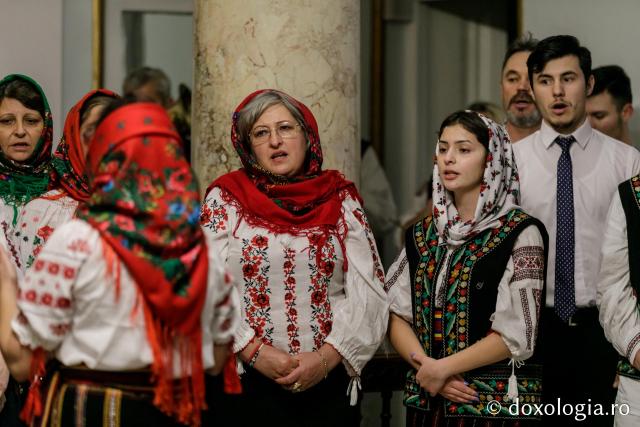 (Foto) Parohia Cozmești – Colindători la Reședința Mitropolitană 2021