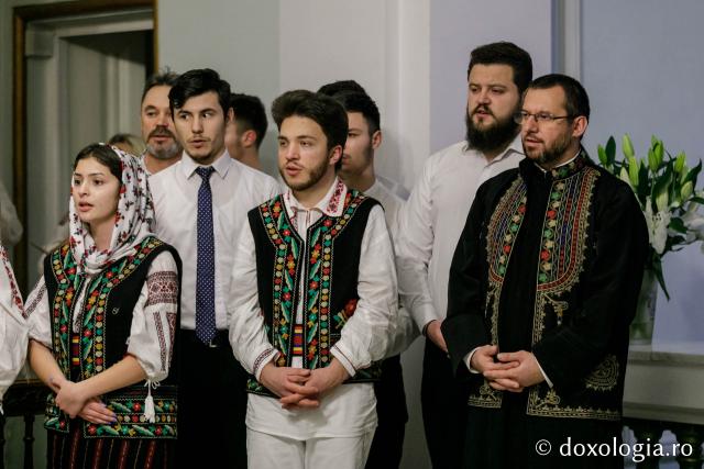 (Foto) Parohia Cozmești – Colindători la Reședința Mitropolitană 2021