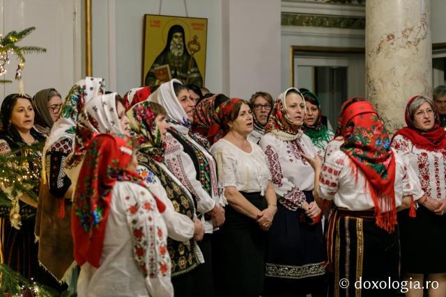 (Foto) Parohia Cozmești – Colindători la Reședința Mitropolitană 2021