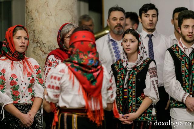 (Foto) Parohia Cozmești – Colindători la Reședința Mitropolitană 2021