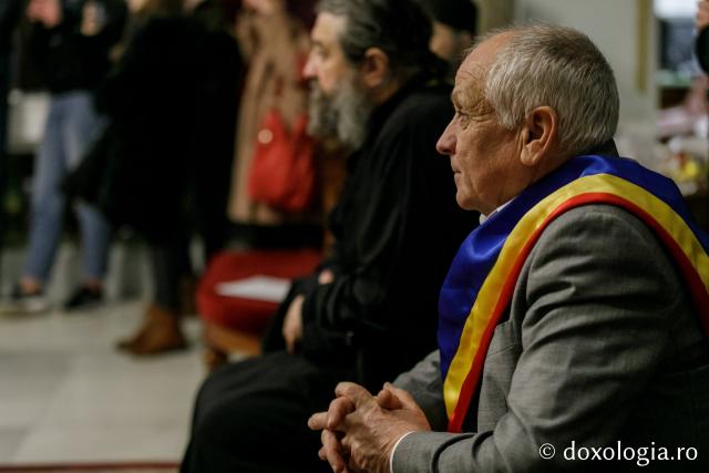 (Foto) Parohia Cozmești – Colindători la Reședința Mitropolitană 2021