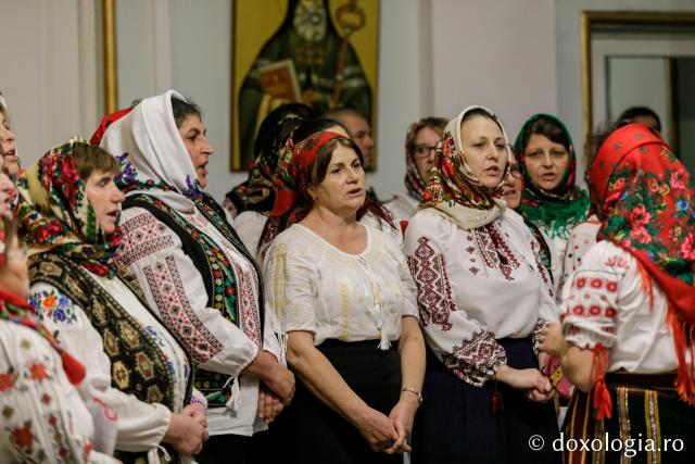 (Foto) Parohia Cozmești – Colindători la Reședința Mitropolitană 2021