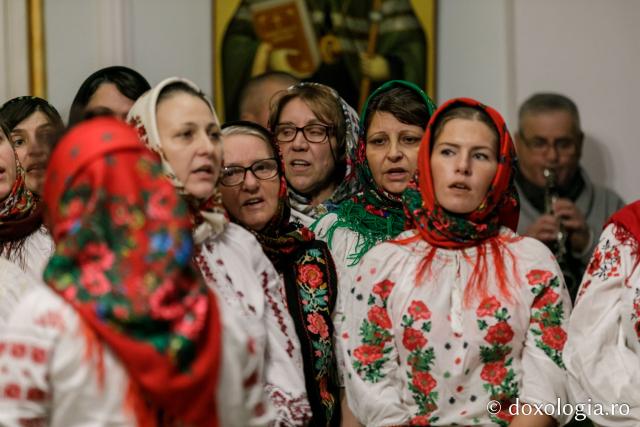 (Foto) Parohia Cozmești – Colindători la Reședința Mitropolitană 2021