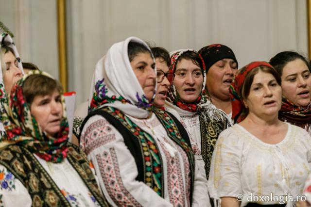 (Foto) Parohia Cozmești – Colindători la Reședința Mitropolitană 2021