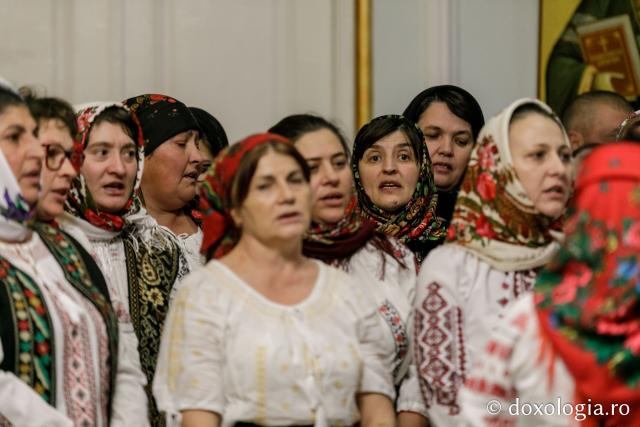 (Foto) Parohia Cozmești – Colindători la Reședința Mitropolitană 2021
