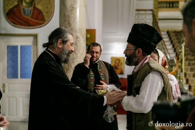 (Foto) Parohia Cozmești – Colindători la Reședința Mitropolitană 2021