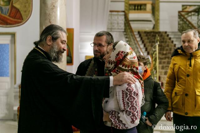 (Foto) Parohia Cozmești – Colindători la Reședința Mitropolitană 2021