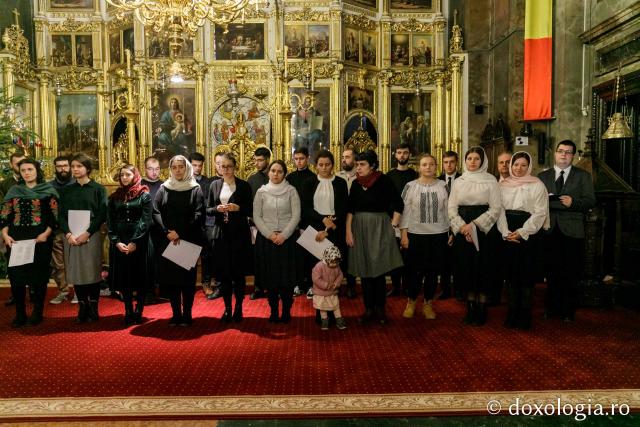 (Foto) Căminul „Buna Vestire” – Colindători la Reședința Mitropolitană 2021