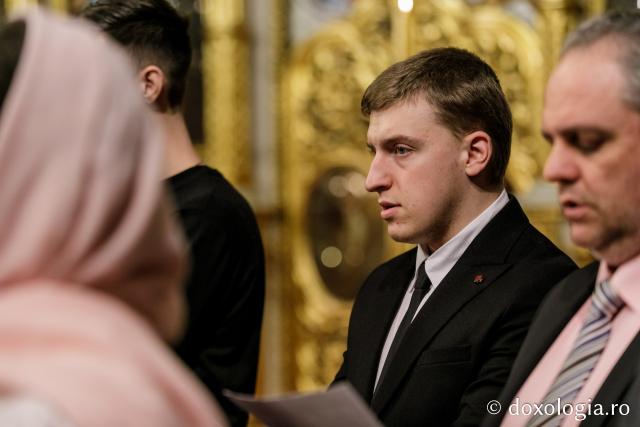 (Foto) Căminul „Buna Vestire” – Colindători la Reședința Mitropolitană 2021