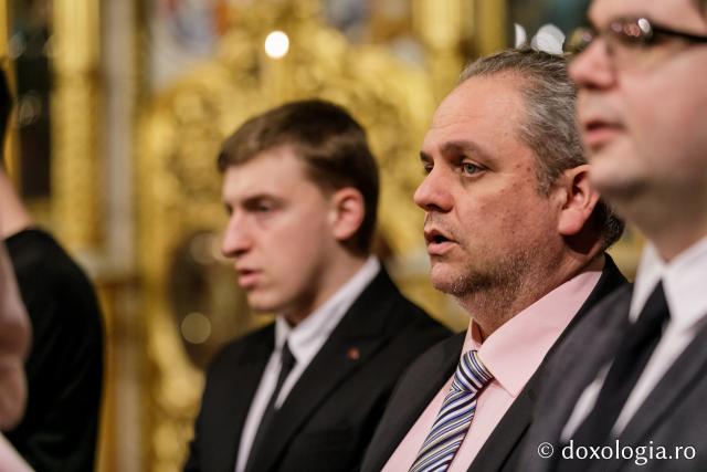 (Foto) Căminul „Buna Vestire” – Colindători la Reședința Mitropolitană 2021