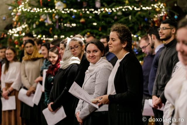 (Foto) Căminul „Buna Vestire” – Colindători la Reședința Mitropolitană 2021