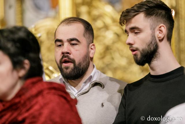 (Foto) Căminul „Buna Vestire” – Colindători la Reședința Mitropolitană 2021