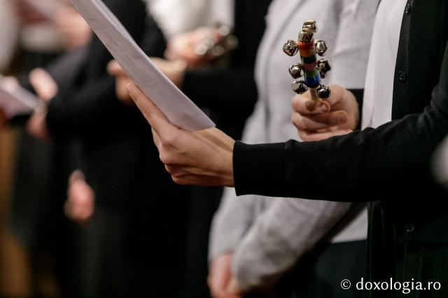 (Foto) Căminul „Buna Vestire” – Colindători la Reședința Mitropolitană 2021