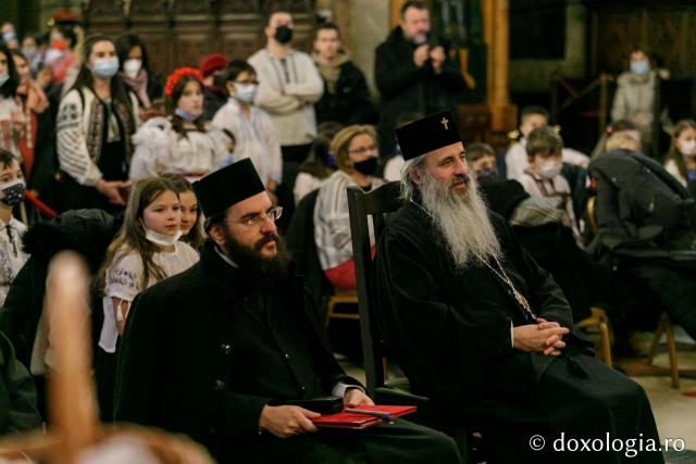 (Foto) Căminul „Buna Vestire” – Colindători la Reședința Mitropolitană 2021