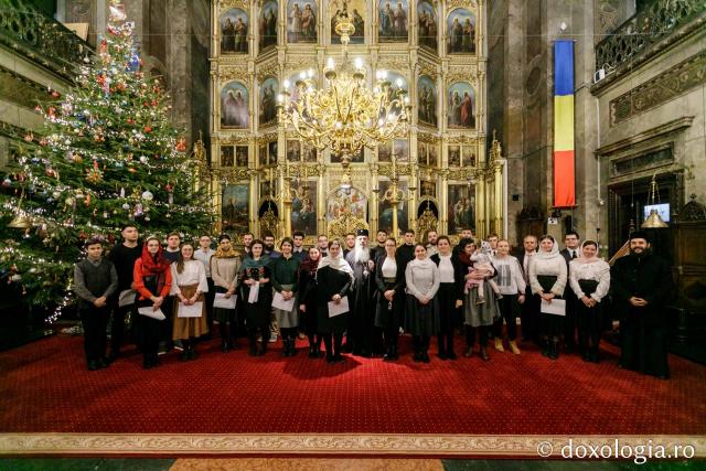 (Foto) Căminul „Buna Vestire” – Colindători la Reședința Mitropolitană 2021