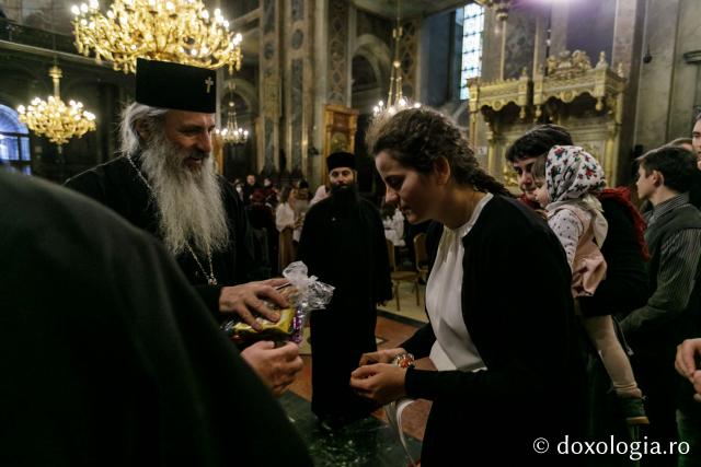 (Foto) Căminul „Buna Vestire” – Colindători la Reședința Mitropolitană 2021