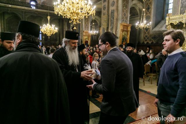 (Foto) Căminul „Buna Vestire” – Colindători la Reședința Mitropolitană 2021