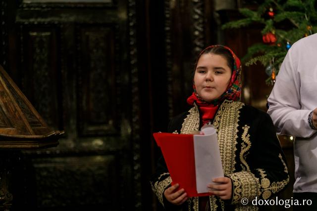 (Foto) Corul „Sfântul Ioan Rusul” al Parohiei „Adormirea Maicii Domnului” din Iași – Colindători la Reședința Mitropolitană 2021 (Foto) Corul „Sfântul Ioan Rusul” al Parohiei „Adormirea Maicii Domnului” din Iași – Colindători la Reședința Mitropolitană 2021
