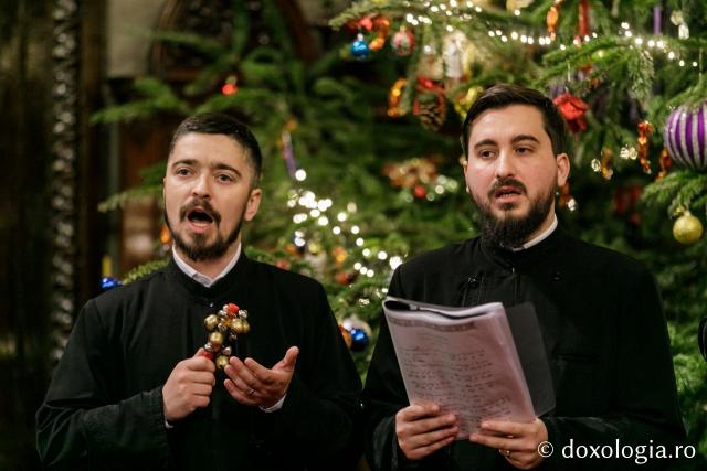 (Foto) Corul clericilor din Medeleni, Basarabia – Colindători la Reședința Mitropolitană 2021