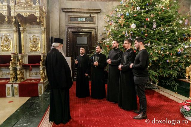(Foto) Corul clericilor din Medeleni, Basarabia – Colindători la Reședința Mitropolitană 2021