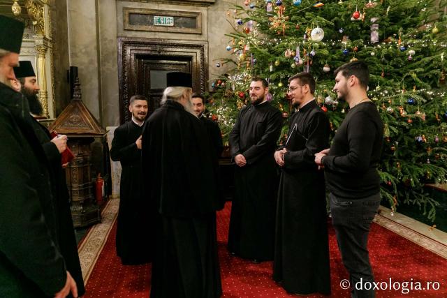 (Foto) Corul clericilor din Medeleni, Basarabia – Colindători la Reședința Mitropolitană 2021