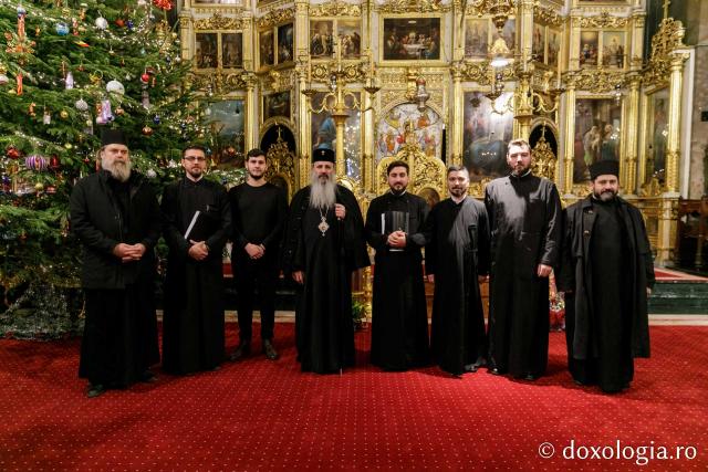 (Foto) Corul clericilor din Medeleni, Basarabia – Colindători la Reședința Mitropolitană 2021