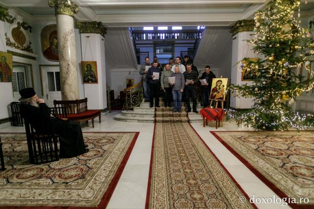 (Foto) Echipa „Meșterul Manole” – Colindători la Reședința Mitropolitană 2021