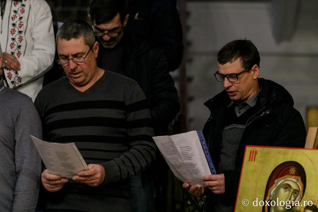 (Foto) Echipa „Meșterul Manole” – Colindători la Reședința Mitropolitană 2021