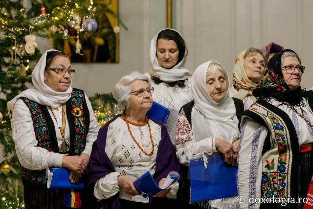 (Foto) Societatea Ortodoxă a Femeilor Române Iași – Colindători la Reședința Mitropolitană 2021